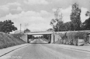 Viadukten over Fiskebækvej lige nord for krydset Kirke Værløsevej / Ritavej (nuv. Kollekollevej) / Ballerupvej